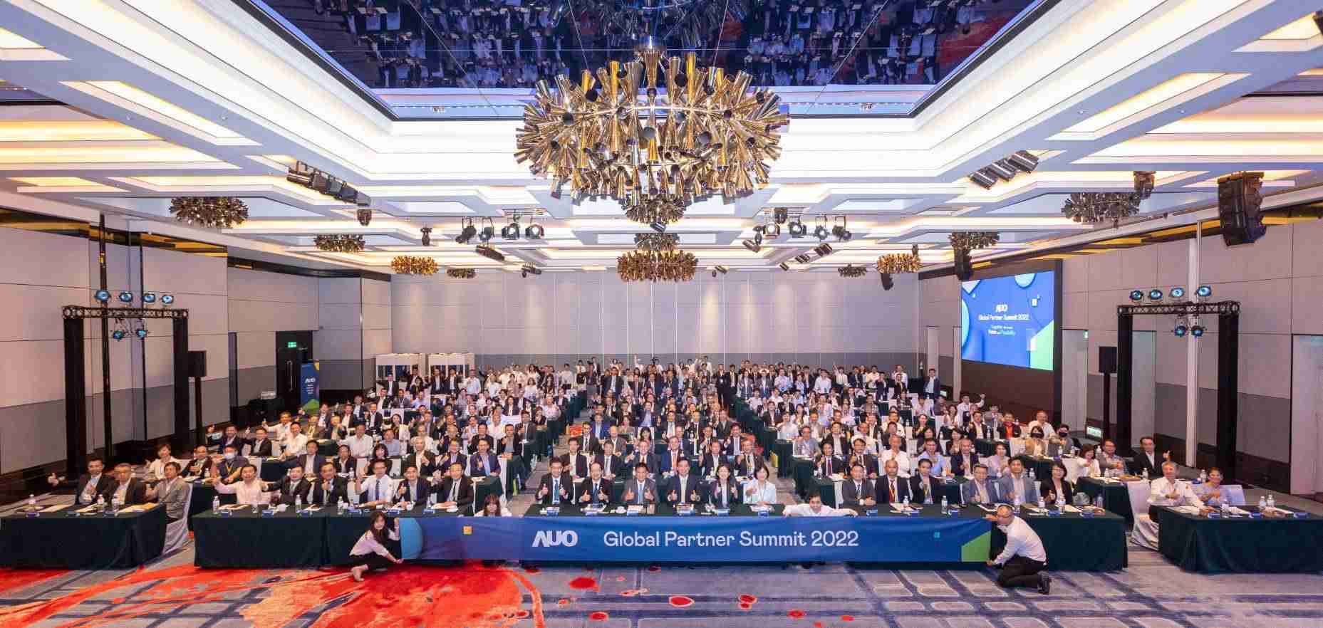 友達推動「安心、、創新、、用心、、、同心、、盡心」五星職旅，，，為菲籍員工打造全方位照護，，，首度贏得「人權實踐與發展領袖獎」殊榮