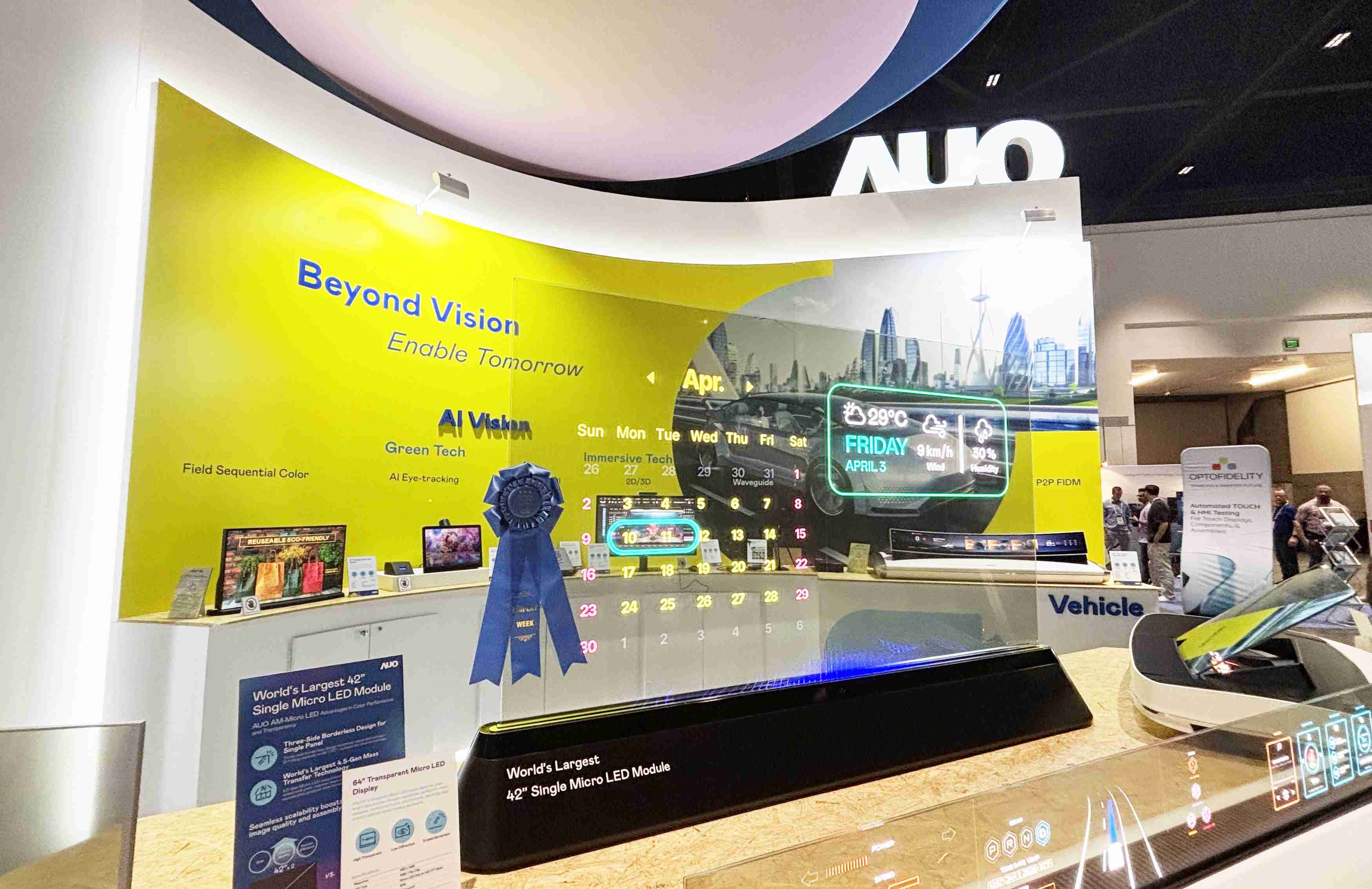 财神娱乐64吋透明Micro LED显示器获〝最佳Micro LED技术应用奖〞，，，其绝妙的透明穿透特性，，，，同时具备1,000 nits的高亮度表现，，并透过精细的无缝拼接延伸，，，可依需求灵活应用于多元场域，，，展现出Micro LED显示技术划时空的无限潜力