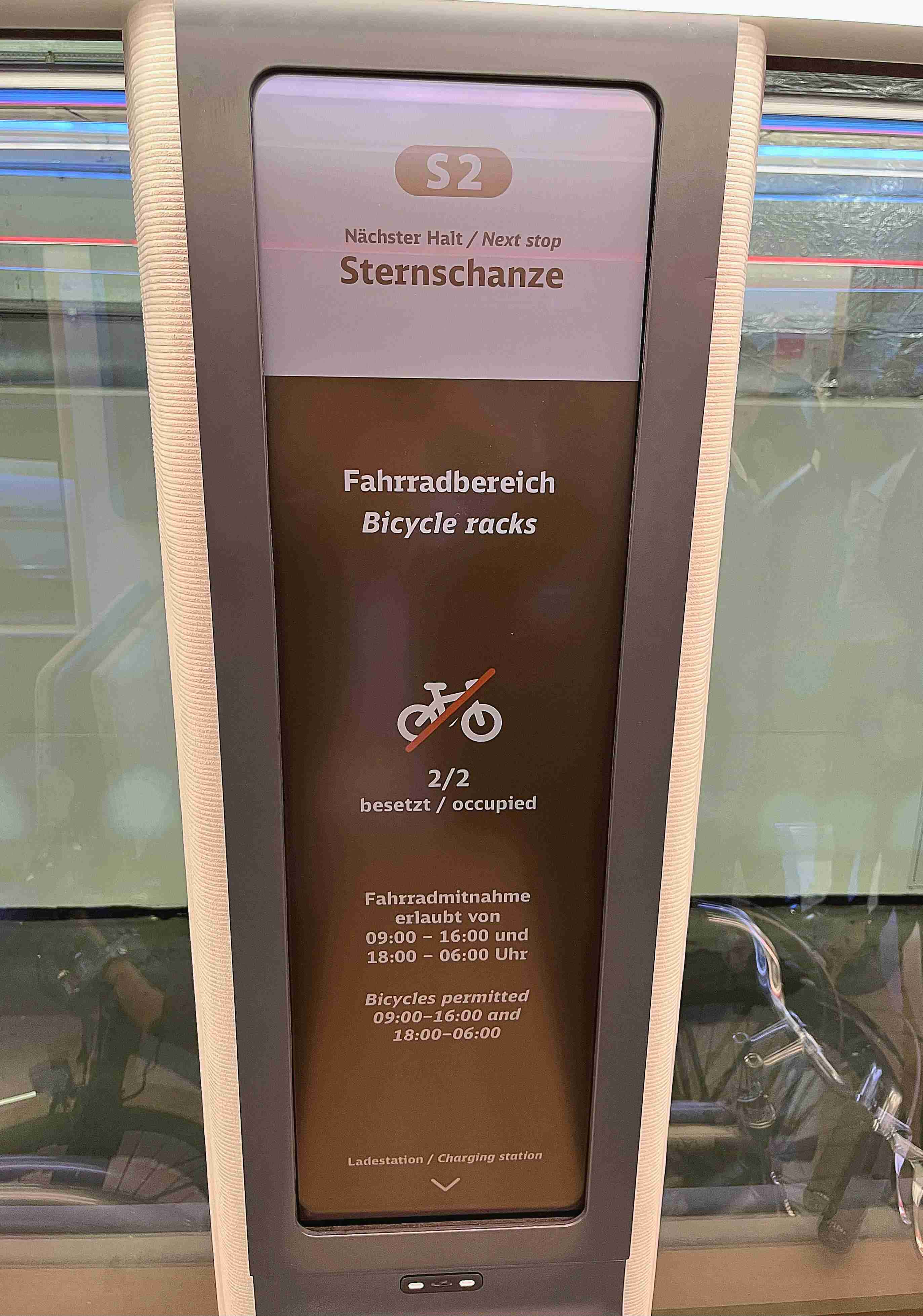 达擎HiRaso显示技术采用胆固醇液晶独特的双稳态特性及反射环境光线的方式，，发挥最佳能源运用效率，，其仅在更换显示画面时才消耗电力，，，，在持续静止的画面显示上则为零耗电，，与传统液晶显示技术相比大幅节省90%能耗